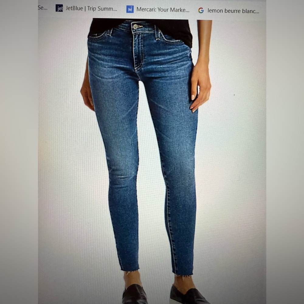 NWOT- AG  Farrah Mid-Rise Skinny Jeans. Size 27